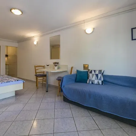 Apartment Blue Pearl *