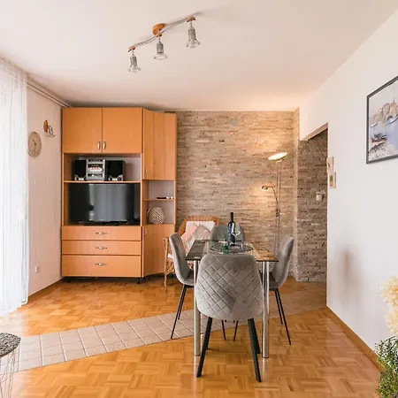 Blue Pearl Apartment *